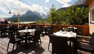 Terrasse vom Gästehaus Pension Gruber Sexten