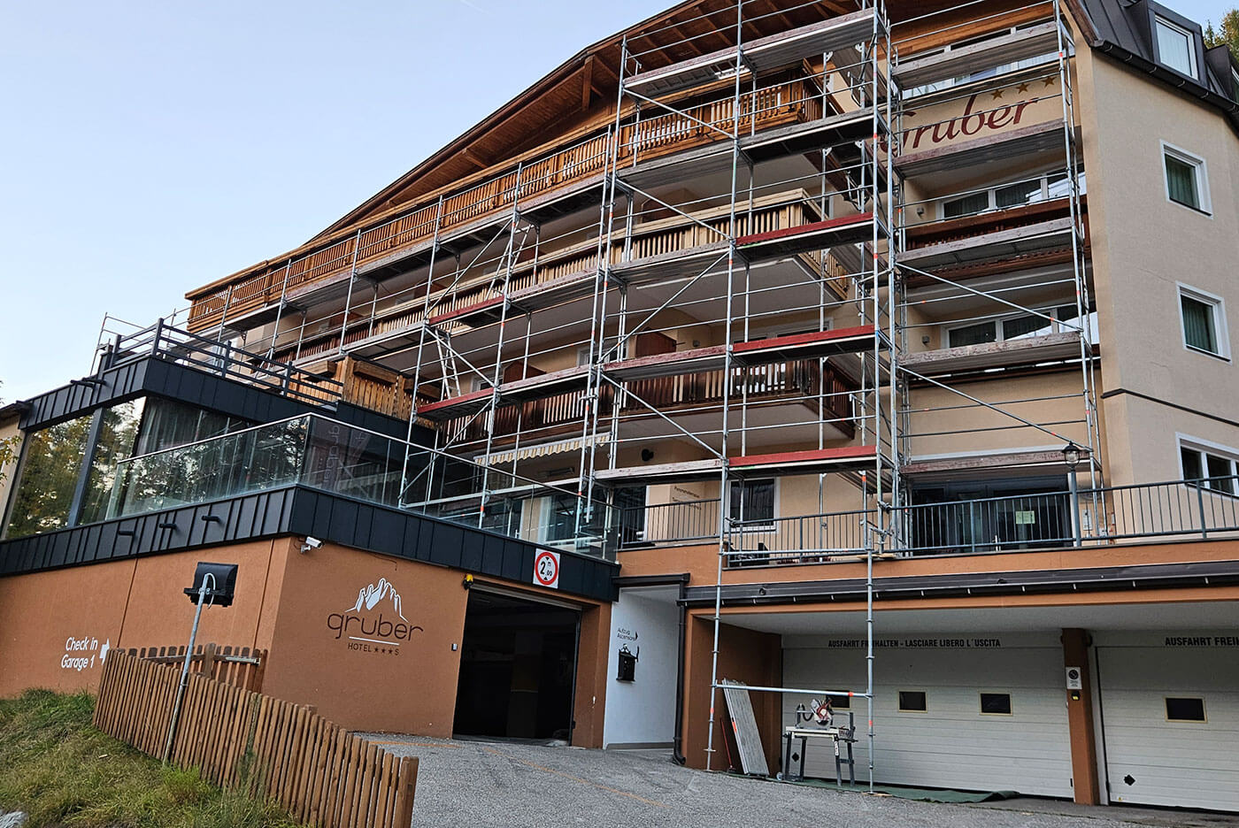 Hotel Gruber - Fassade im Umbau