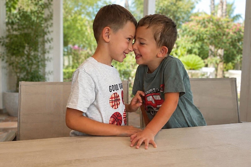 2 children playing